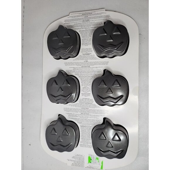 WILTON Halloween Jack O Lantern Carved Pumpkin Mini Cake Pan Non Stick 6 Cavity - Picture 5 of 6